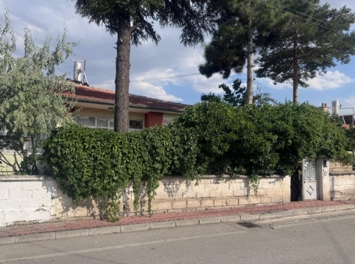 Selçuklu Aydınlıkevler Mahallesi'nde Satılık Müstakil Tapulu 3+1 Bahçeli Ev | 255 m² Arsa | Yatırıma Uygun
