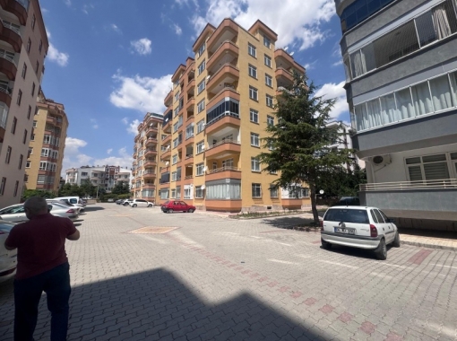 Selçuklu Parsana Mahallesi’nde, Real Sinema Karşısında, Site İçinde Fırsat 3+1 Daire!